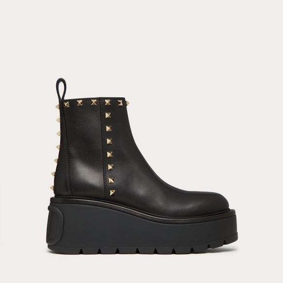 Valentino Garavani Black Leather V logo uniqueform calfskin ankle boots EU 37.5 - Picture 2 of 13